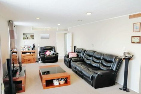 Photo of property in 87c Lancaster Road, Beach Haven, Auckland, 0626