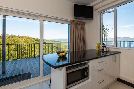 Photo of property in 41a Tamworth Crescent, Newlands, Wellington, 6037