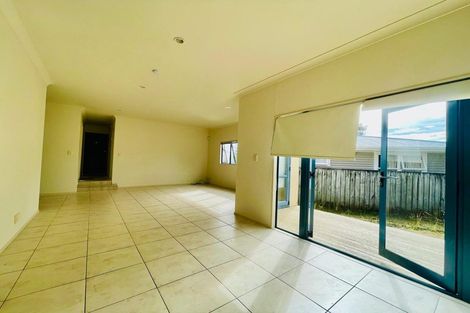 Photo of property in 1/5 Carole Crescent, Pakuranga, Auckland, 2010