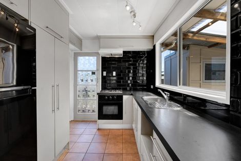 Photo of property in 28a Simons Street, Moturoa, New Plymouth, 4310
