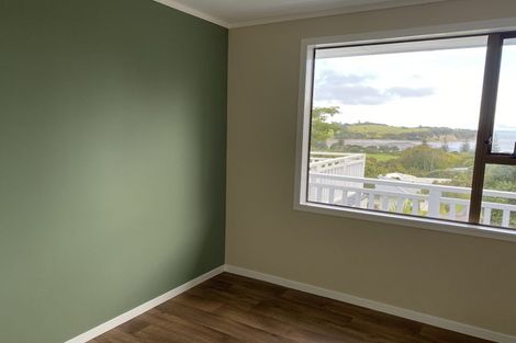 Photo of property in 74 Travis View Drive, Fairview Heights, Auckland, 0632