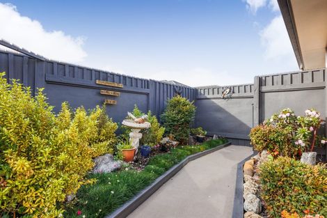 Photo of property in 12 Lorenzo Place, Kelvin Grove, Palmerston North, 4414