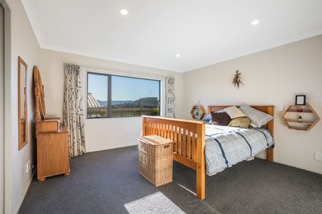 Photo of property in 3 Gennaker Lane, Whitby, Porirua, 5024