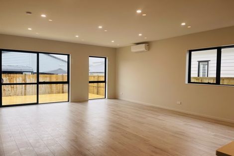 Photo of property in 19 Cronshaw Road, Karaka, 2113