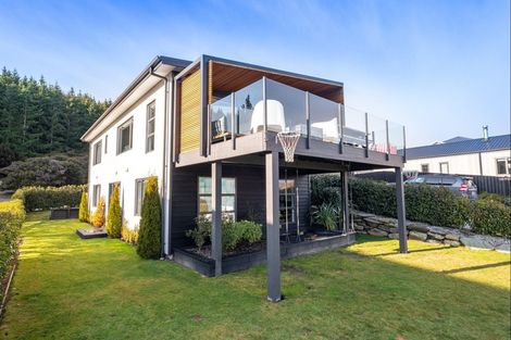 Photo of property in 8 Edgewood Place, Wanaka, 9305