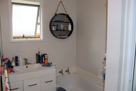 Photo of property in 2/199 Henderson Valley Road, Henderson, Auckland, 0612