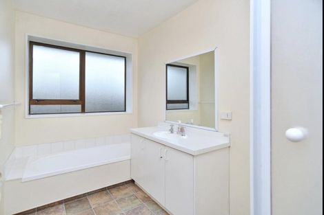 Photo of property in 271 Wairakei Road, Bryndwr, Christchurch, 8053
