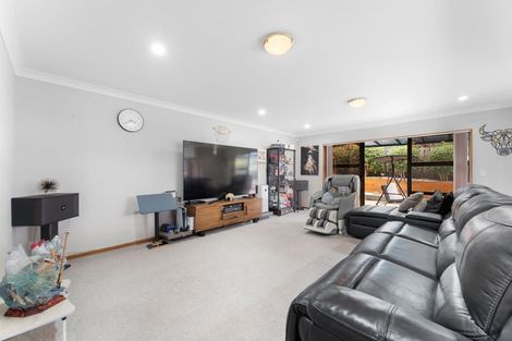Photo of property in 1/66 Picasso Drive, West Harbour, Auckland, 0618