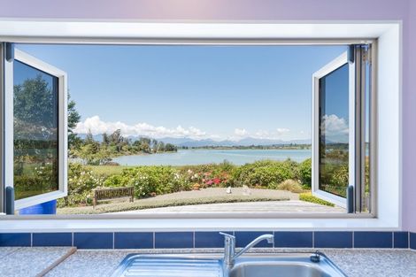 Photo of property in 8 Coutts Place, Mapua, 7005