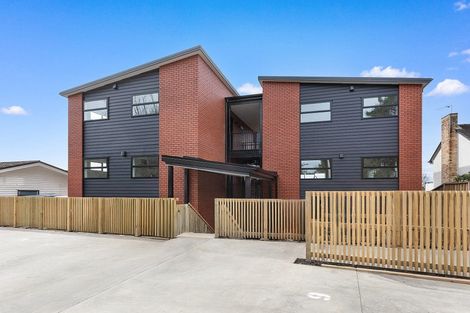 Photo of property in 2/12 Ruakiwi Road, Hamilton Lake, Hamilton, 3204