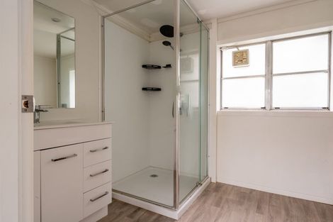 Photo of property in 1 Wakeling Avenue, Te Atatu South, Auckland, 0610