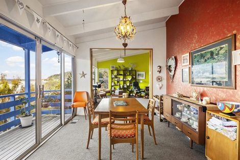 Photo of property in 140a Queens Drive, Lyall Bay, Wellington, 6022