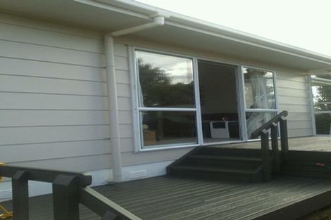 Photo of property in 28 Rewarewa Road, Te Atatu Peninsula, Auckland, 0610
