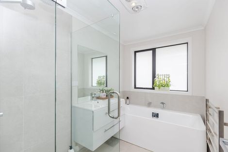 Photo of property in 24 Te Tiireke Drive, Glenview, Hamilton, 3206