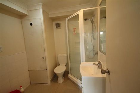 Photo of property in 77 Lake Road, Northcote, Auckland, 0627