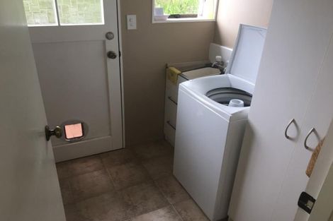 Photo of property in 1/42 Pokapu Street, Titirangi, Auckland, 0600