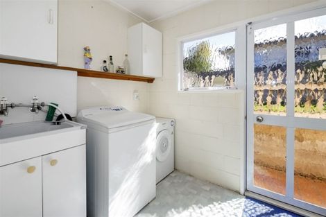 Photo of property in 28 Nikau Street, New Lynn, Auckland, 0600