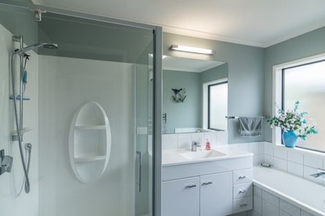 Photo of property in 6 Matuhi Street, Waikanae, 5036