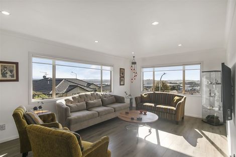 Photo of property in 40 Spoonbill Place, Unsworth Heights, Auckland, 0632