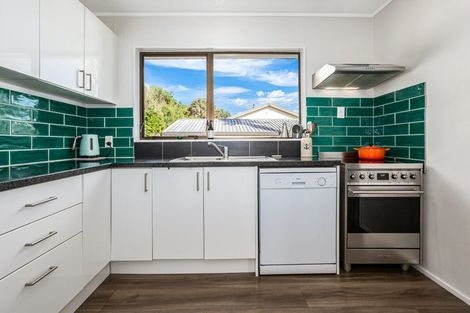 Photo of property in 49b Albatross Close, Whitby, Porirua, 5024