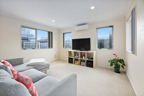 Photo of property in 106c Simpson Road, Henderson Valley, Auckland, 0614