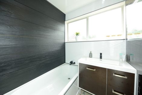 Photo of property in 91 Denise Crescent, Hornby, Christchurch, 8042