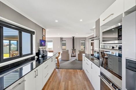 Photo of property in 7 Centre Crescent, Wanaka, 9305