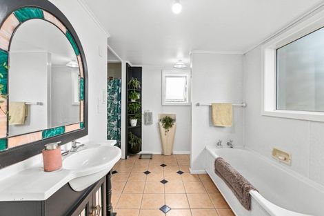 Photo of property in 31 Domain Road, Waipawa, 4210