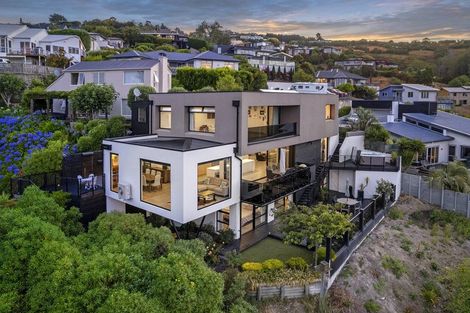 Photo of property in 8a Mandalay Lane, Redcliffs, Christchurch, 8081