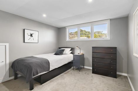 Photo of property in 17 West Road, Northland, Wellington, 6012