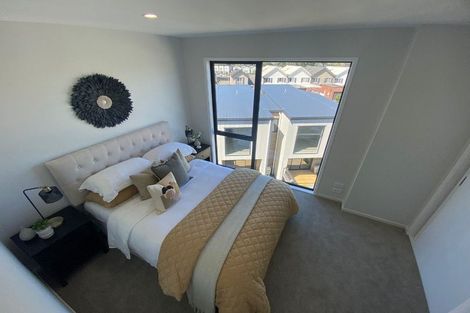 Photo of property in 2 Mikoikoi Crescent, Mangere Bridge, Auckland, 2022