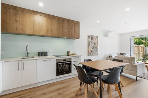 Photo of property in 21 Divich Avenue, Te Atatu South, Auckland, 0610