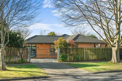 Photo of property in 32 Montclare Avenue, Avonhead, Christchurch, 8042