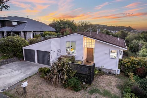 Photo of property in 8 James Cook Drive, Whitby, Porirua, 5024