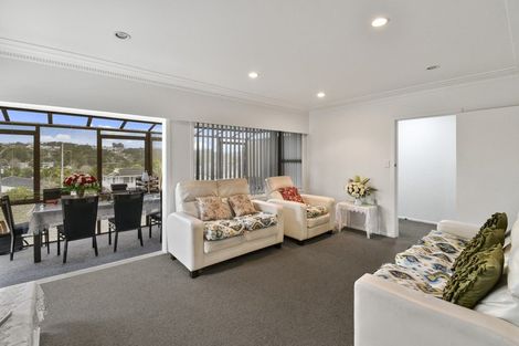 Photo of property in 19 Lynmore Drive, Hillpark, Auckland, 2102