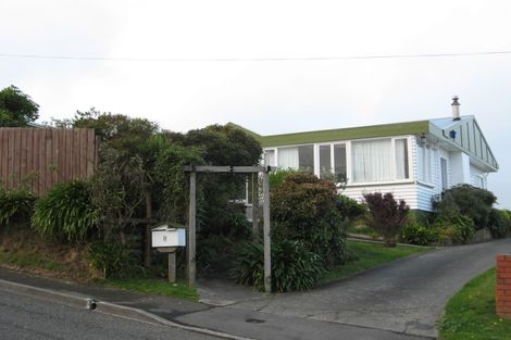Photo of property in 8 Ruskin Road, Newlands, Wellington, 6037