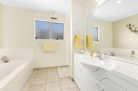 Photo of property in 9 Lanyon Place, Whitby, Porirua, 5024