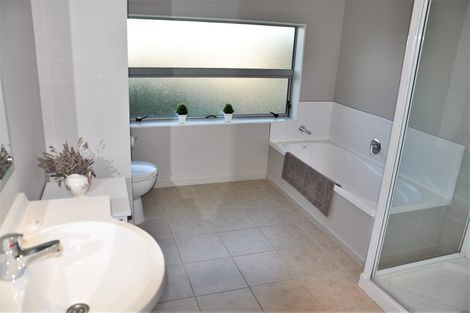 Photo of property in 30e Lyndon Street, Riccarton, Christchurch, 8041