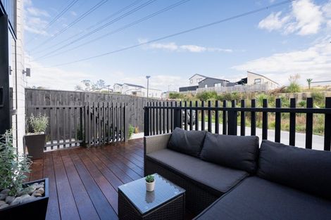 Photo of property in 12 Papai Lane, Massey, Auckland, 0614