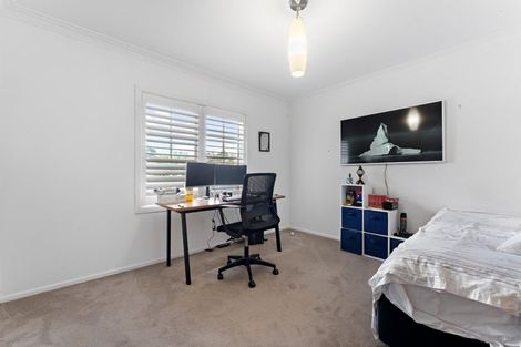 Photo of property in 2 King Richard Place, Browns Bay, Auckland, 0630