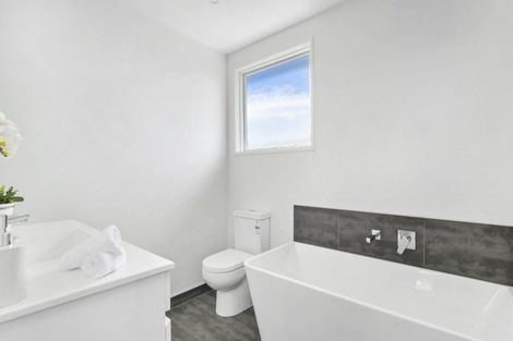 Photo of property in 16 Dunoon Place, Woolston, Christchurch, 8062