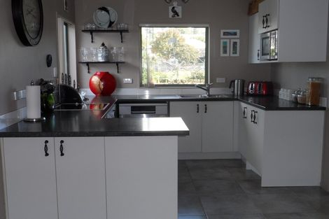 Photo of property in 2/14 Knott Road, Stanmore Bay, Whangaparaoa, 0932