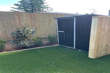 Photo of property in 6/10 Yeovil Road, Te Atatu Peninsula, Auckland, 0610