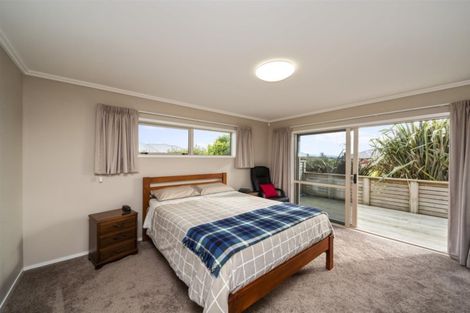 Photo of property in 8 Larlin Heights, Hawera, 4675