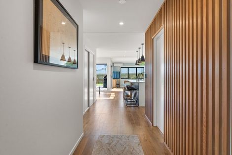 Photo of property in 10 Karearea Avenue, Waikanae, 5036