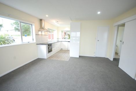 Photo of property in 1/98 Birkdale Road, Birkdale, Auckland, 0626