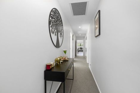 Photo of property in 21 Thornbury Lane, Timberlea, Upper Hutt, 5018