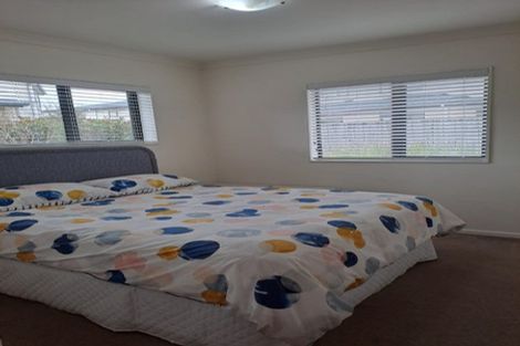 Photo of property in 2 Kirikiri Drive, Papakura, 2110