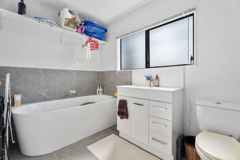 Photo of property in 2/12 Gazelle Avenue, Beach Haven, Auckland, 0626