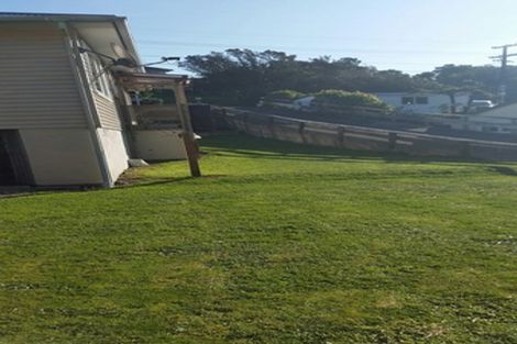 Photo of property in 43 Lyndfield Lane, Newlands, Wellington, 6037